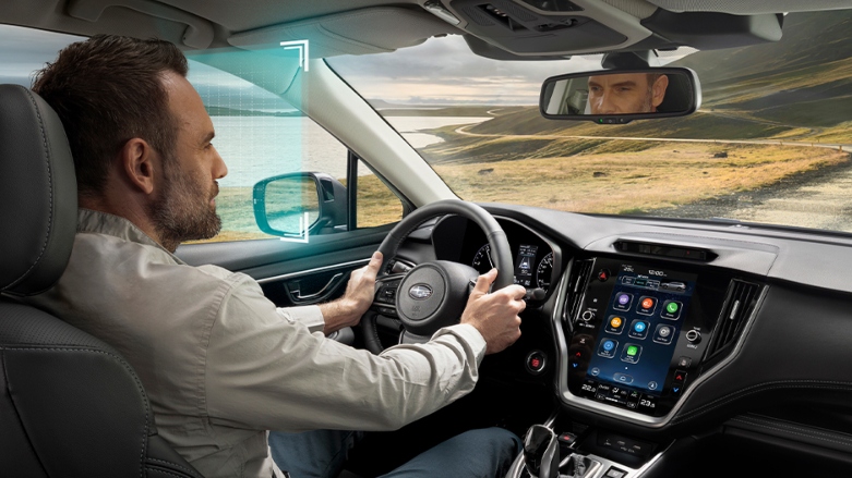 Vista interior de All New Outback mostrando la tecnología de driver monitoring system. 